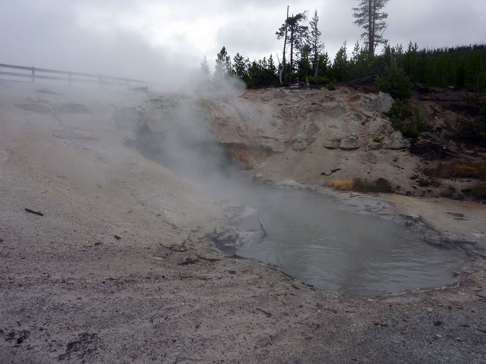 Yellowstone Norris Geyser Green Dragon Spring.JPG